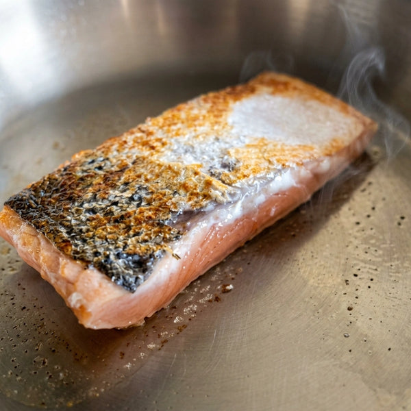 Poisson croustillant dans l'inox